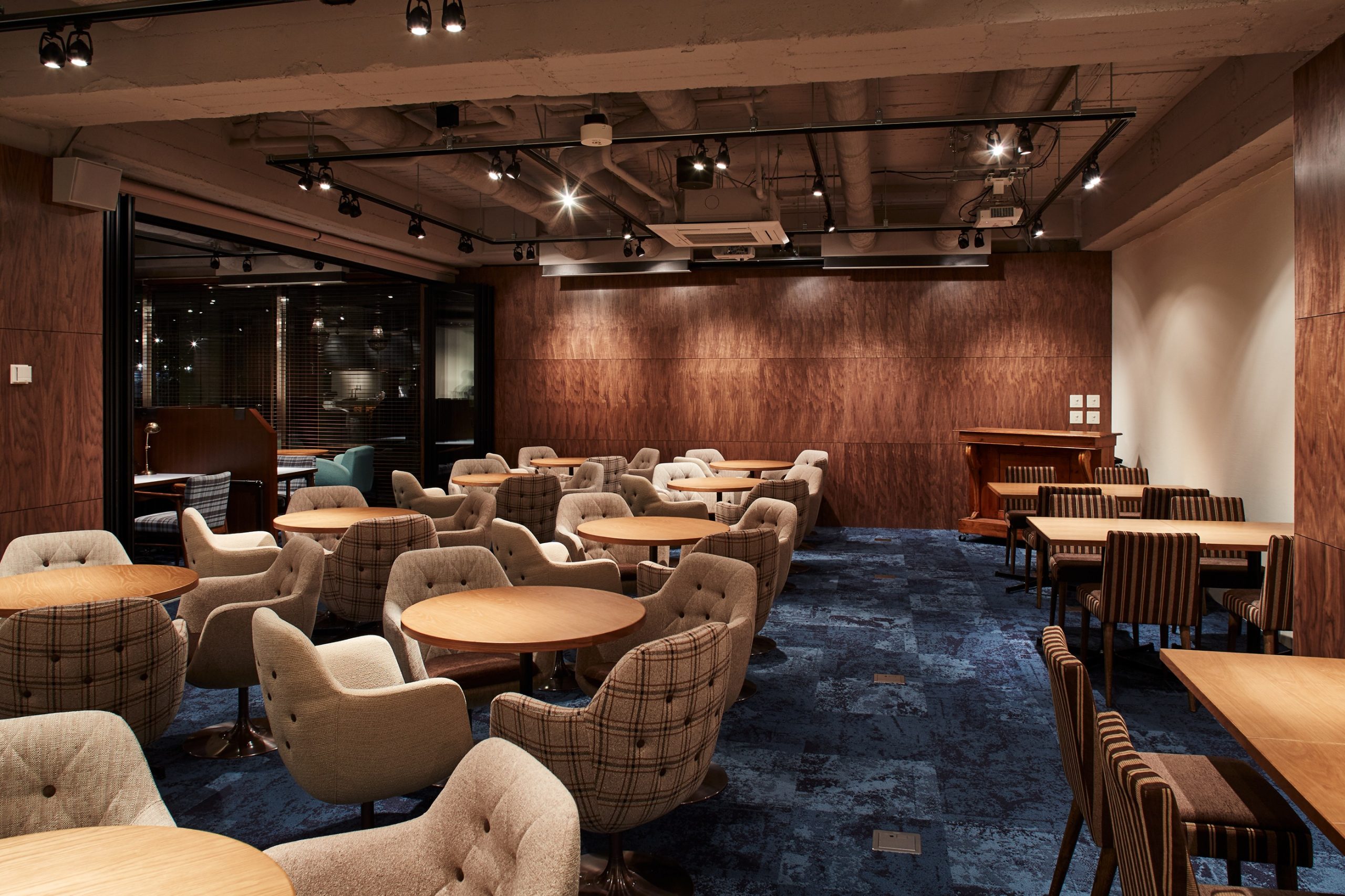 CAFE SALVADOR BUSINESS SALON